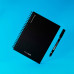 ZAČETNI KOMPLET INFINITEBOOK A5. Komplet vsebuje "Infinitebook" A5, komplet za čiščenje, marker in držalo za marker